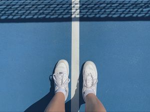 Preview wallpaper legs, sneakers, tennis, mesh, tennis court