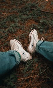 Preview wallpaper legs, sneakers, white, shoes, grass