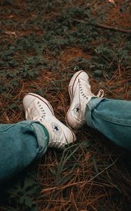 Preview wallpaper legs, sneakers, white, shoes, grass