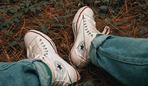 Preview wallpaper legs, sneakers, white, shoes, grass