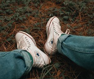 Preview wallpaper legs, sneakers, white, shoes, grass