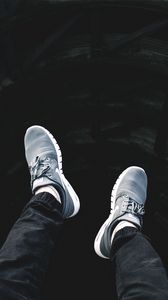 Preview wallpaper legs, tunnel, sneakers