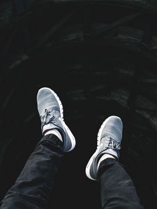 Preview wallpaper legs, tunnel, sneakers