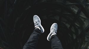 Preview wallpaper legs, tunnel, sneakers