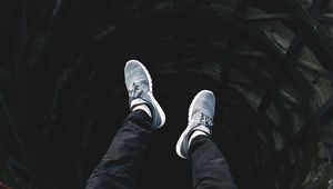 Preview wallpaper legs, tunnel, sneakers