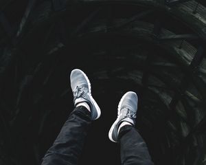 Preview wallpaper legs, tunnel, sneakers