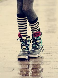 Preview wallpaper legs, walk, teenager