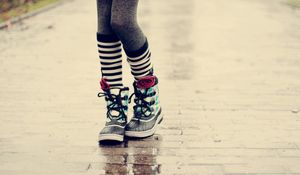 Preview wallpaper legs, walk, teenager