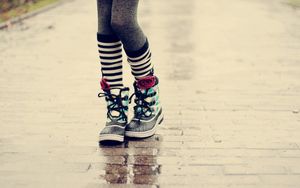 Preview wallpaper legs, walk, teenager