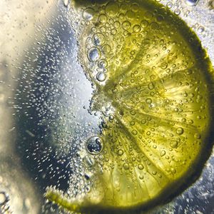 Preview wallpaper lemon, slice, water, bubbles, drink, macro