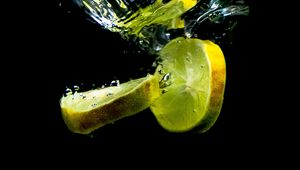 Preview wallpaper lemon, slices, water, spray, black