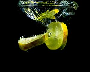 Preview wallpaper lemon, slices, water, spray, black