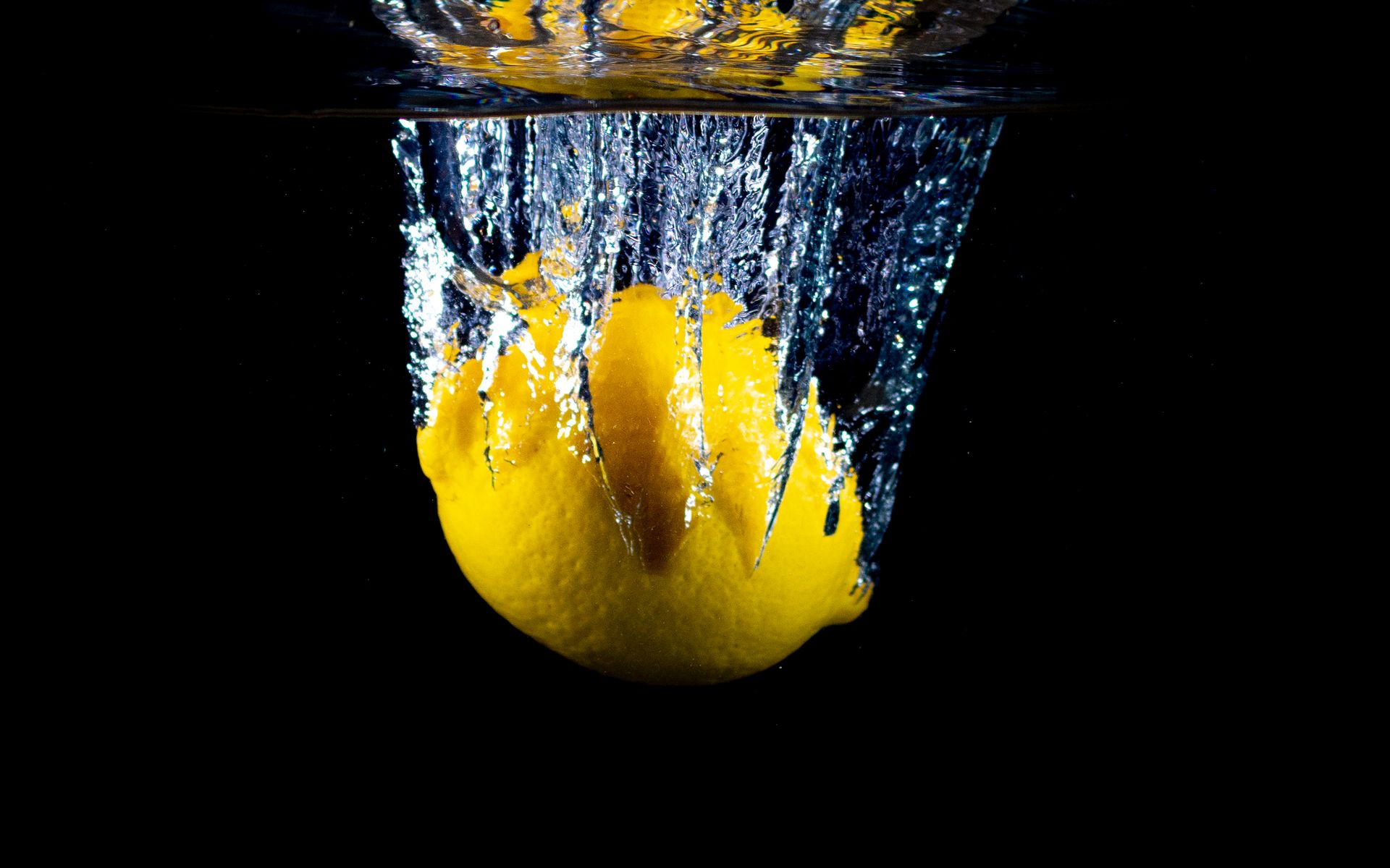 Download wallpaper 1920x1200 lemon, spray, splash, black widescreen 16: ...