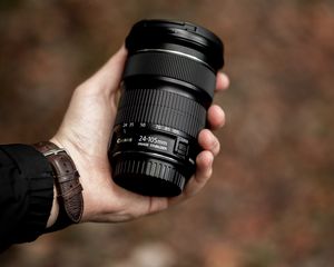 Preview wallpaper lens, black, hand, optics, camera