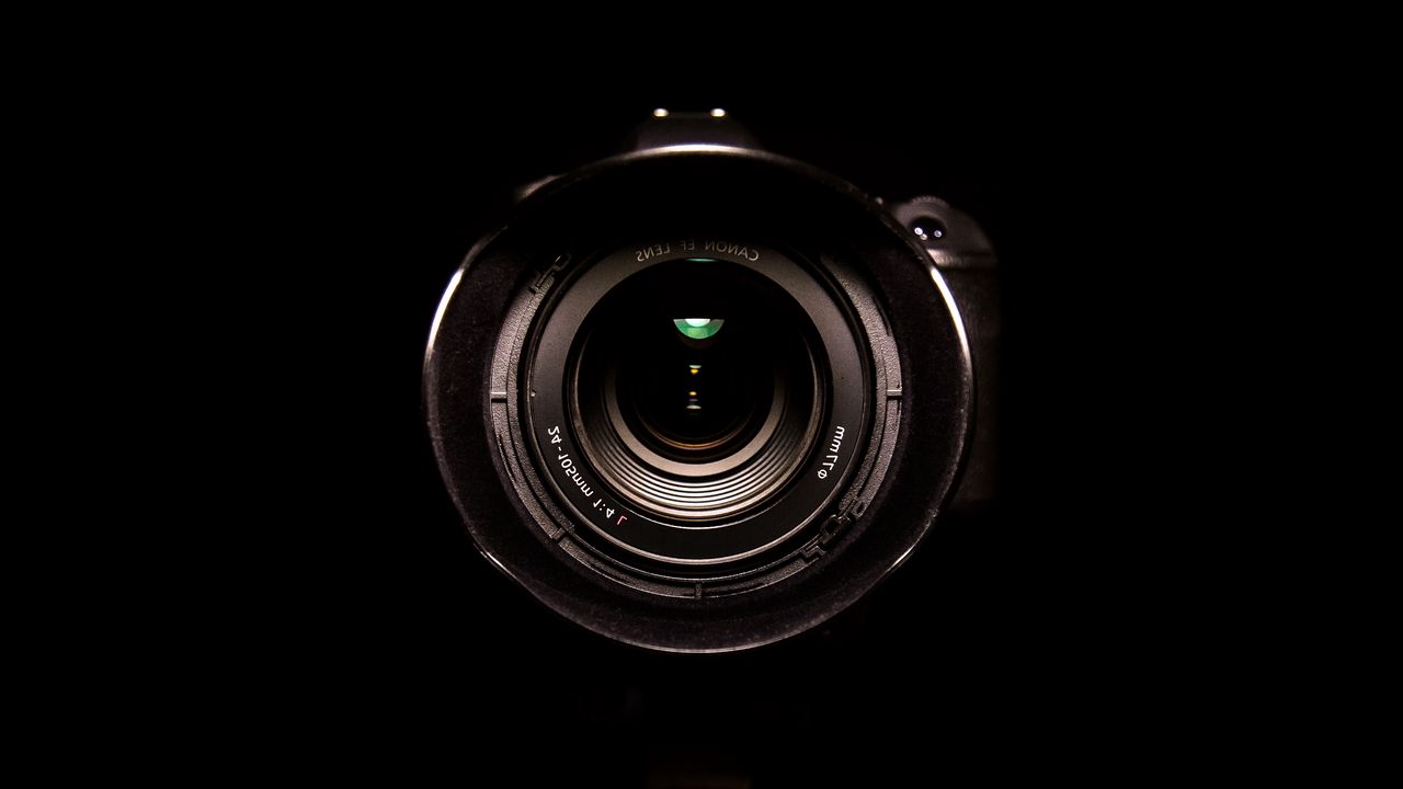 Wallpaper lens, camera, dark background