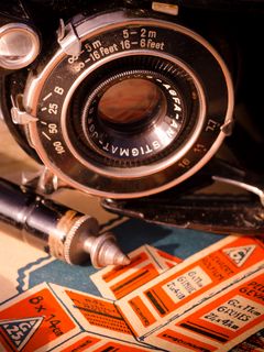 Download wallpaper 240x320 lens, camera, retro old mobile, cell phone
