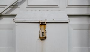 Preview wallpaper letterbox, box, white, rusty