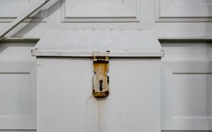 Preview wallpaper letterbox, box, white, rusty