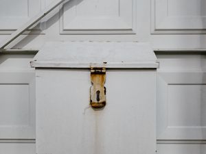 Preview wallpaper letterbox, box, white, rusty