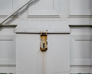 Preview wallpaper letterbox, box, white, rusty