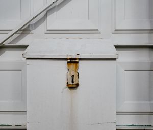 Preview wallpaper letterbox, box, white, rusty