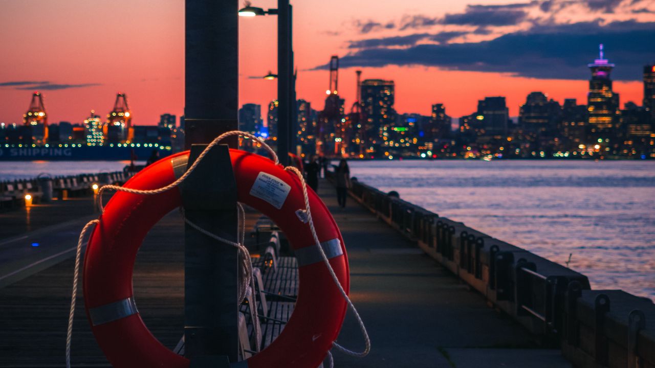 Wallpaper lifebuoy, promenade, city, ocean, twilight