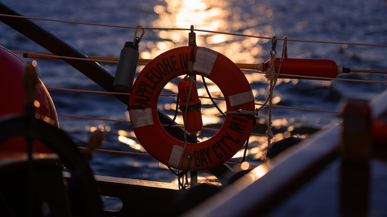 Wallpaper lifebuoy, sea, sunset, blur