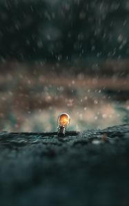 Preview wallpaper light bulb, glow, snow, focus