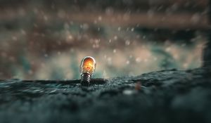 Preview wallpaper light bulb, glow, snow, focus