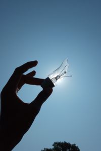 Preview wallpaper light bulb, hand, broken, sky