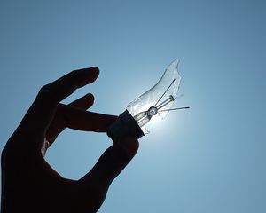 Preview wallpaper light bulb, hand, broken, sky