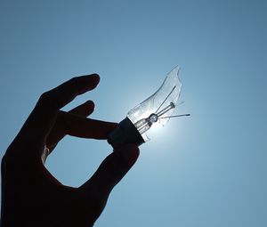 Preview wallpaper light bulb, hand, broken, sky