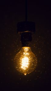 Preview wallpaper light bulb, light, rain, wet, dark