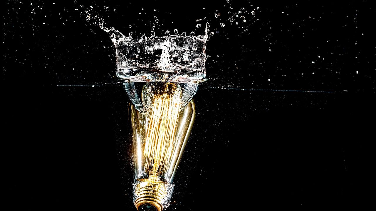 Wallpaper light bulb, water, spray, splash, light