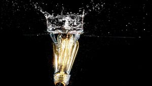 Preview wallpaper light bulb, water, spray, splash, light