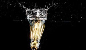 Preview wallpaper light bulb, water, spray, splash, light