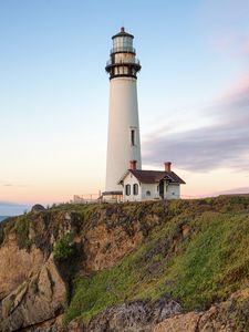 Preview wallpaper lighthouse, building, cliff, sky