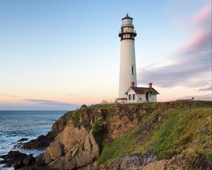 Preview wallpaper lighthouse, building, cliff, sky