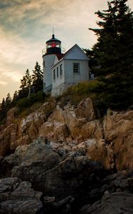 Preview wallpaper lighthouse, building, cliffs, sea, dusk