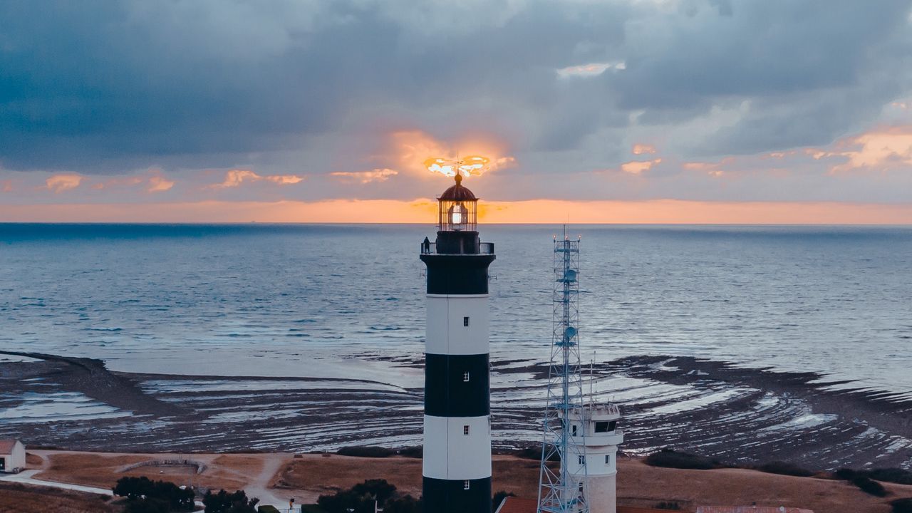 Wallpaper lighthouse, building, sea, sunset, horizon
