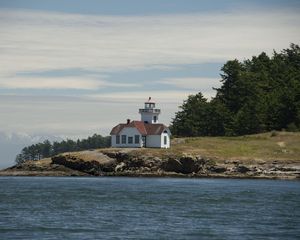 Preview wallpaper lighthouse, building, sea, coast, tree