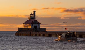 Preview wallpaper lighthouse, building, sea, sunset, waves