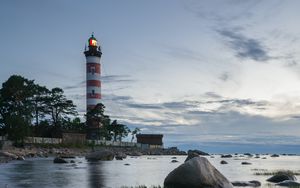 Preview wallpaper lighthouse, coast, building, sea, evening