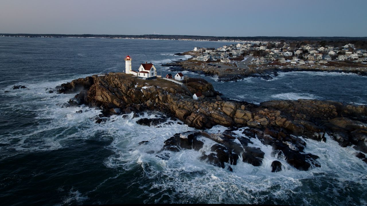 Wallpaper lighthouse, house, rocks, sea