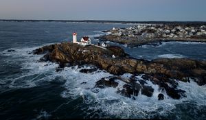 Preview wallpaper lighthouse, house, rocks, sea