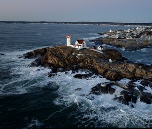 Preview wallpaper lighthouse, house, rocks, sea