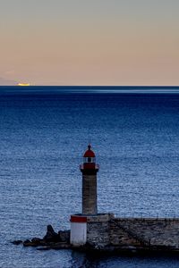 Preview wallpaper lighthouse, ocean, water, waves, twilight