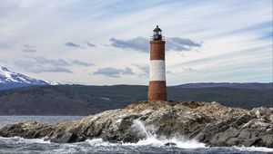 Preview wallpaper lighthouse, rock, sea, spray, mountains