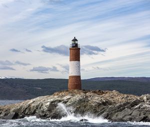 Preview wallpaper lighthouse, rock, sea, spray, mountains
