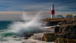 Preview wallpaper lighthouse, rocks, sea, spray, water